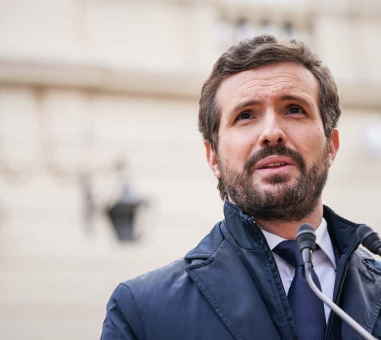 La guerra con Ayuso pasa factura a Casado: el PSOE se pone por delante del PP en una encuesta