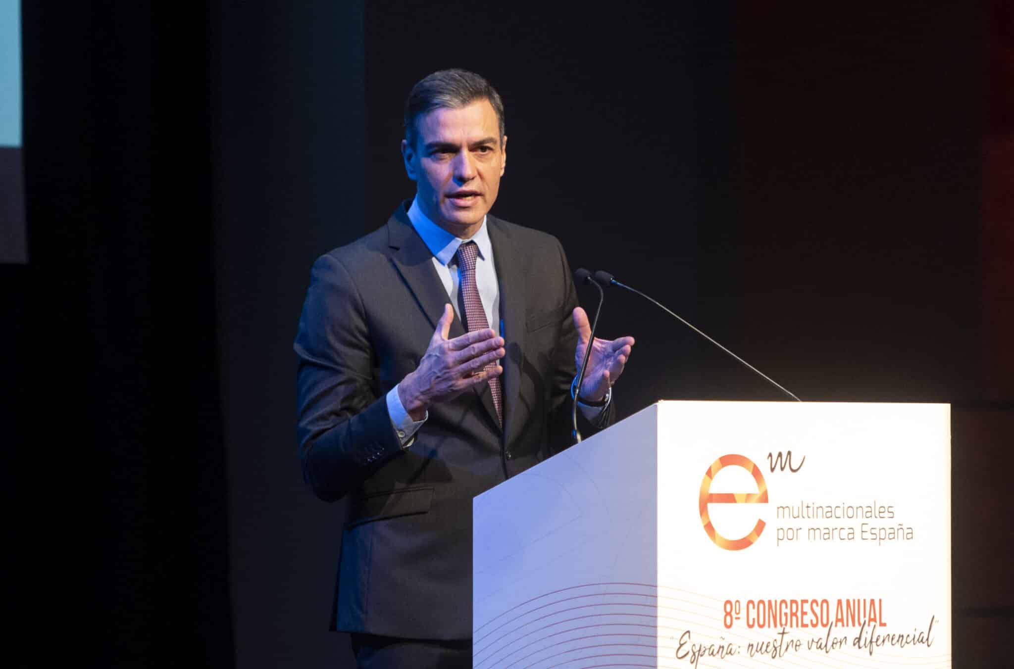 El presidente del Gobierno, Pedro Sánchez, interviene en el Congreso Anual de Multinacionales por marca España, en la Sala de Columnas del Círculo de Bellas Artes