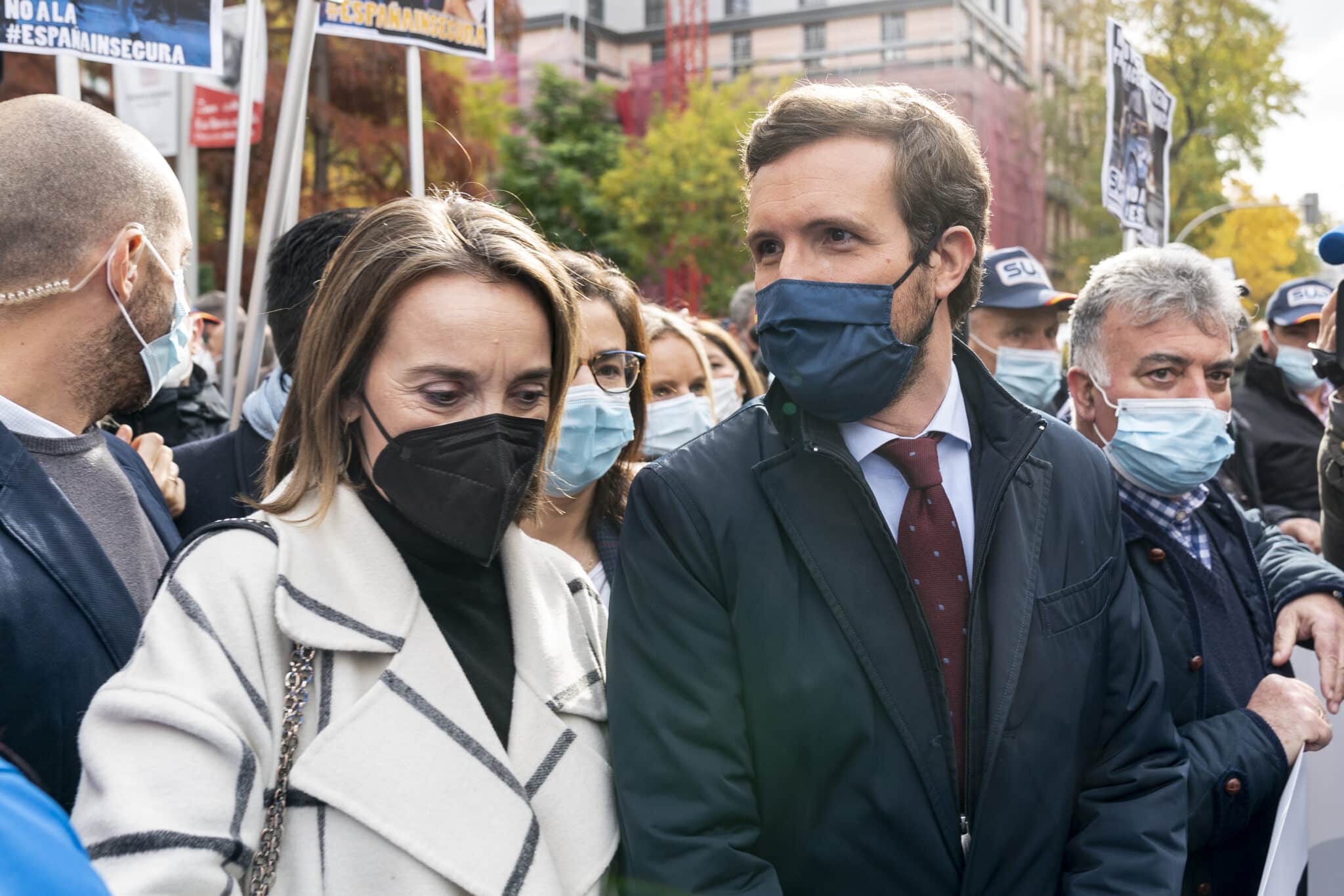 La portavoz parlamentaria del PP, Cuca Gamarra y el presidente del PP, Pablo Casado.