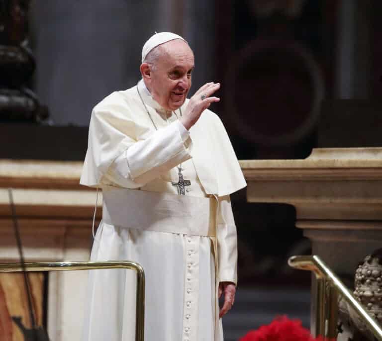 El Papa denuncia que el mar Mediterráneo es un "cementerio" poco antes de emprender su viaje a Chipre y Grecia