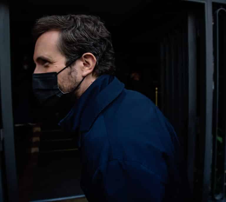 Los empresarios transmiten su "malestar" por la crisis del PP y piden a Casado que le ponga fin