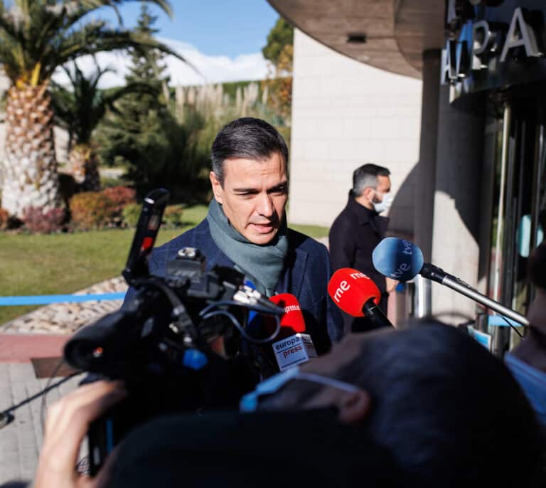 Sánchez despide a Almudena Grandes: "Su aportación intelectual ha hecho de nuestro país un país mejor"