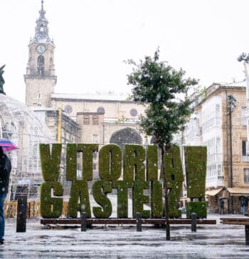 Euskadi quiere que estudiar euskera sea un mérito para la regularización de [...]