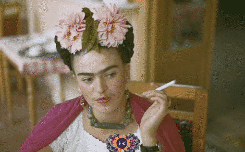 Afiches comunistas y cartas a Diego desde París: los secretos de Frida Kahlo al descubierto