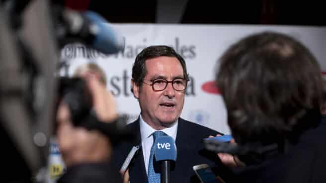 Entrega de la XV edición de los Premios Nacionales de Hostelería en Madrid El presidente de la CEOE, Antonio Garamendi, ofrece declaraciones a los medios al acudir al acto de entrega de la XV edición de los Premios Nacionales de Hostelería, en Madrid.