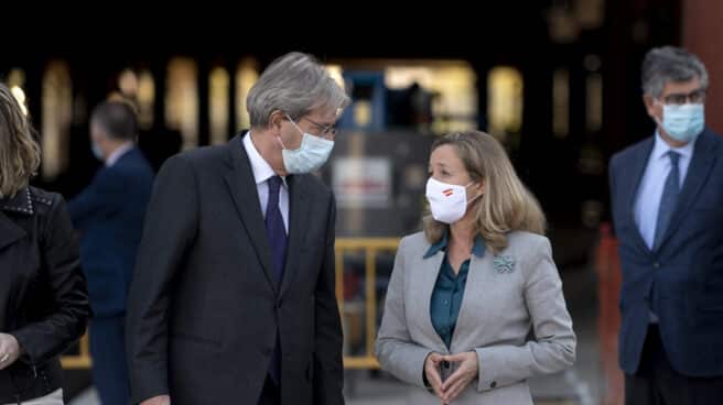 Calviño y el comisario europeo Paolo Gentiloni visitan uno de los proyectos del Plan de Recuperación en la Estación de Chamartín El comisario europeo de Economía, Paolo Gentiloni y la vicepresidenta primera y ministra de Asuntos Económicos y Transformación Digital, Nadia Calviño.