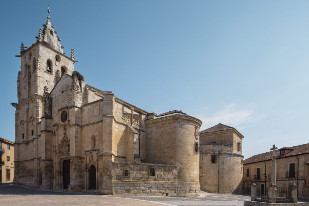 Iglesia del pueblo Torrelaguna en Madrid