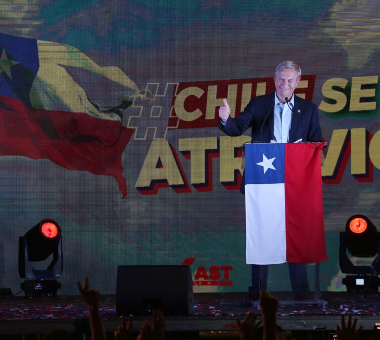 Chile polarizado: el ultraderechista Kast o el izquierdista Boric serán presidentes