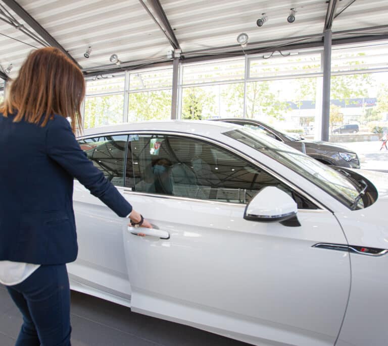 De móviles a coches: así afecta el atasco del comercio mundial a España