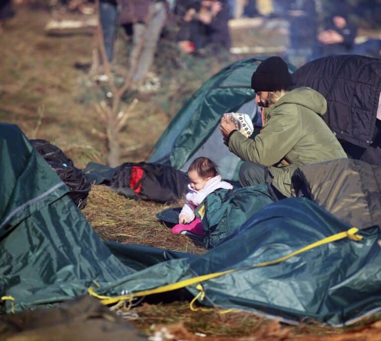 Polonia acusa a Putin de la crisis mientras los migrantes afrontan una situación desesperada