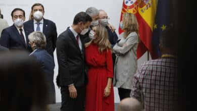 Sánchez acepta incluir el término "derogar" en la reforma laboral