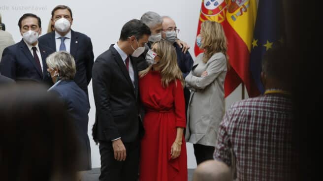 Los gobiernos español y luso se reúnen en la Cumbre Hispano-Portuguesa celebrada en Trujillo (Cáceres) El presidente del Gobierno, Pedro Sánchez y la vicepresidenta segunda y ministra de Trabajo y Economía Social, Yolanda Díaz