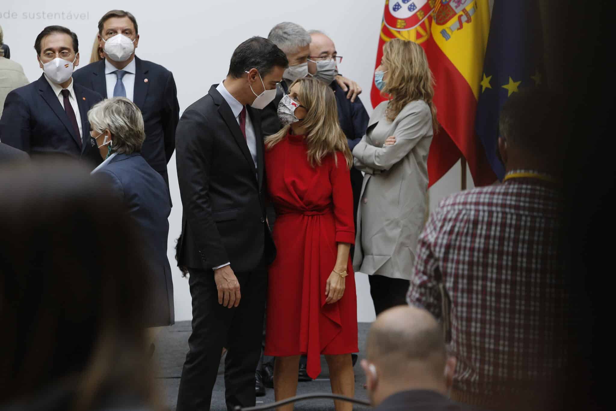 El presidente del Gobierno, Pedro Sánchez y la vicepresidenta segunda y ministra de Trabajo y Economía Social, Yolanda Díaz