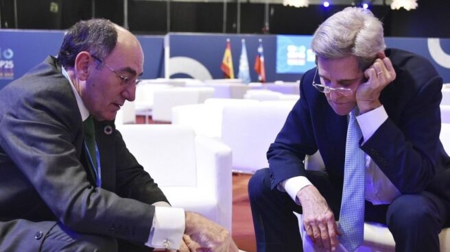 Galán y Kerry abordan la sustitución de los combustibles fósiles en la COP 25