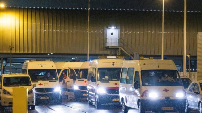 Ambulancias en el aeropuerto de Schiphol. Ambulancias en el aeropuerto de Schiphol.