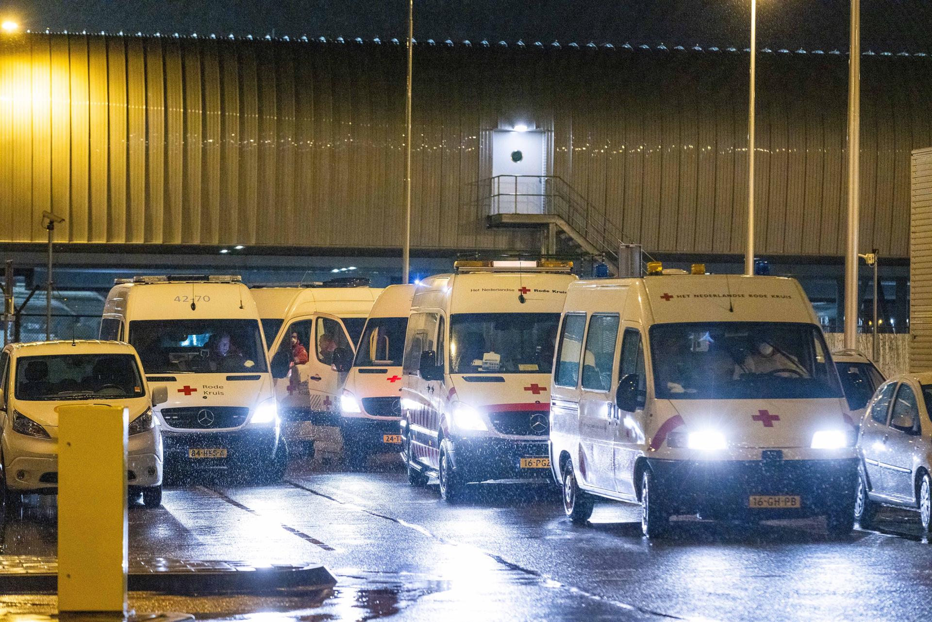 Ambulancias en el aeropuerto de Schiphol.