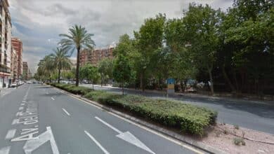 Muere un motorista de 20 años en Valencia tras chocar contra un peatón que cruzaba indebidamente