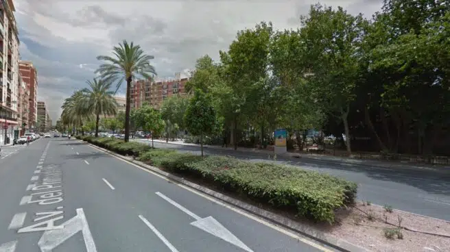 Muere un motorista de 20 años en Valencia tras chocar contra un peatón que cruzaba indebidamente
