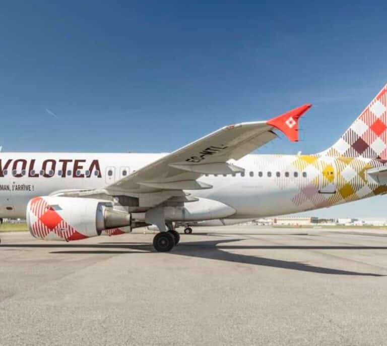 Un avión aterriza de emergencia en La Coruña por una amenaza de bomba