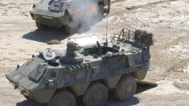 Siete militares heridos, dos más graves, al volcar un blindado en Luyego