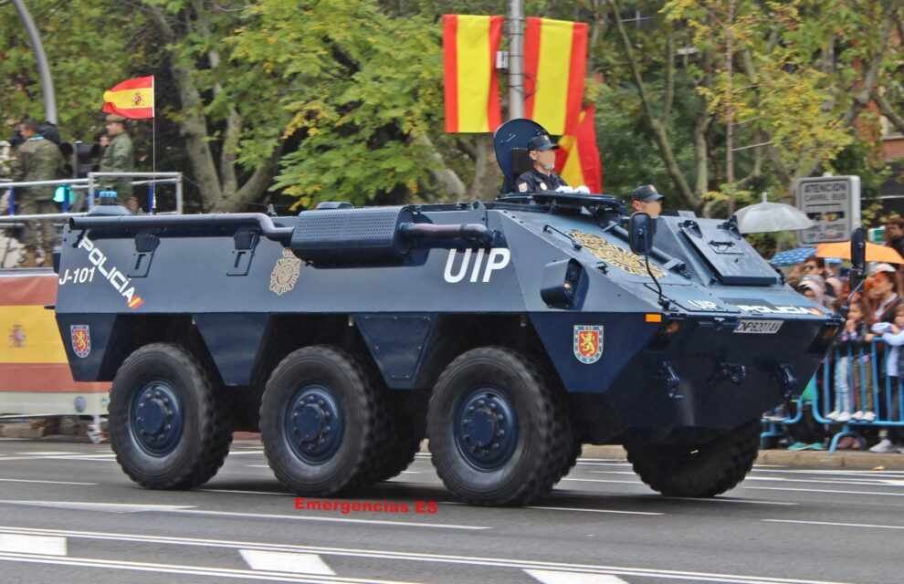 La tanqueta de la Policía Nacional a Cádiz, en un desfile.