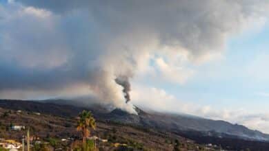 La colada surgida al norte de Montaña Cogote sepulta nuevas viviendas