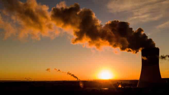 Los expertos de NAO SAM señalan que el impacto climático marcará las estrategias de inversión responsable en el próximo decenio Imagen de una planta energética que funciona con carbón, en Alemania