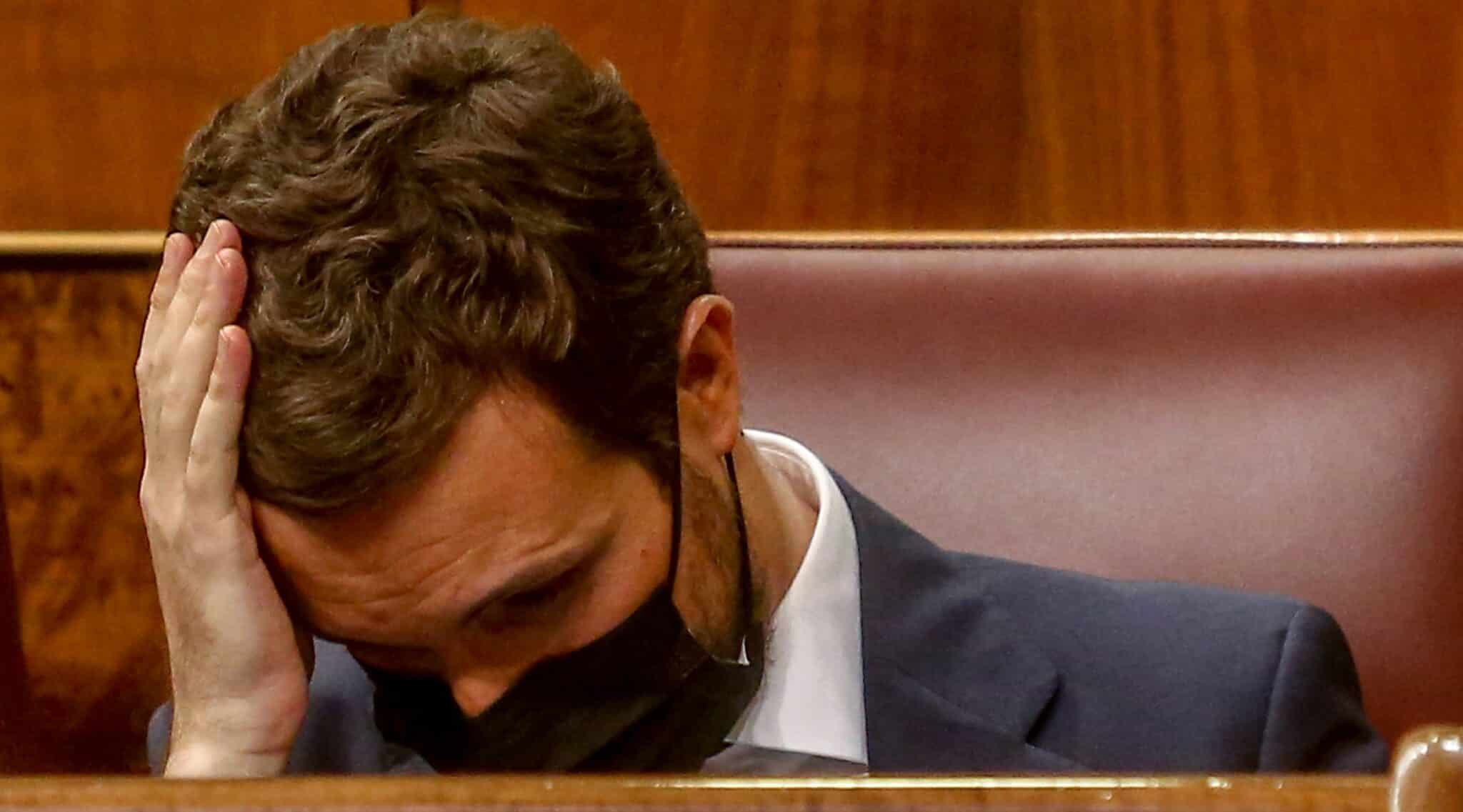 El líder del PP, Pablo Casado, en su escaño del Congreso de los Diputados.