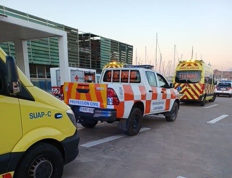 Servicios de emergencia desplegados en la terminal de cruceros del puerto de Cartagena