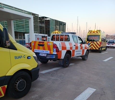 Servicios de emergencia desplegados en la terminal de cruceros del puerto de Cartagena