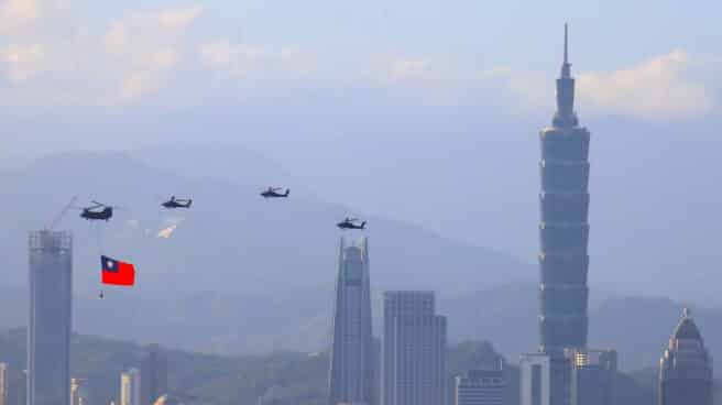 Desfile militar aéreo en Taiwán en octubre de 2021. Desfile militar aéreo en Taiwán en octubre de 2021.