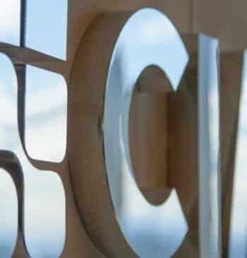 Cimic (ACS) vuelve a asociarse con Tesla y Neoen para ampliar una [...]