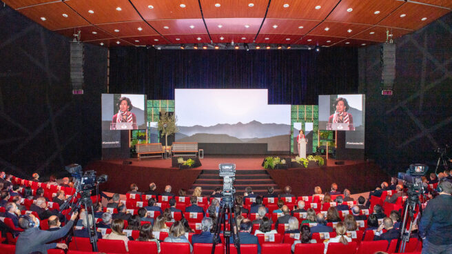 La presidenta de Banco Santander asegura en la inauguración de la XIV Conferencia Internacional de Banca que el mundo financiero global se está movilizando para apoyar la transición hacia un futuro verde.