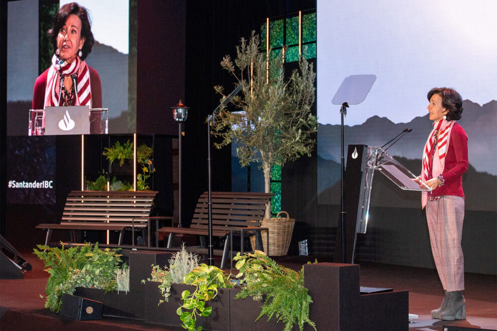 La presidenta de Banco Santander asegura en la inauguración de la XIV Conferencia Internacional de Banca que el mundo financiero global se está movilizando para apoyar la transición hacia un futuro verde