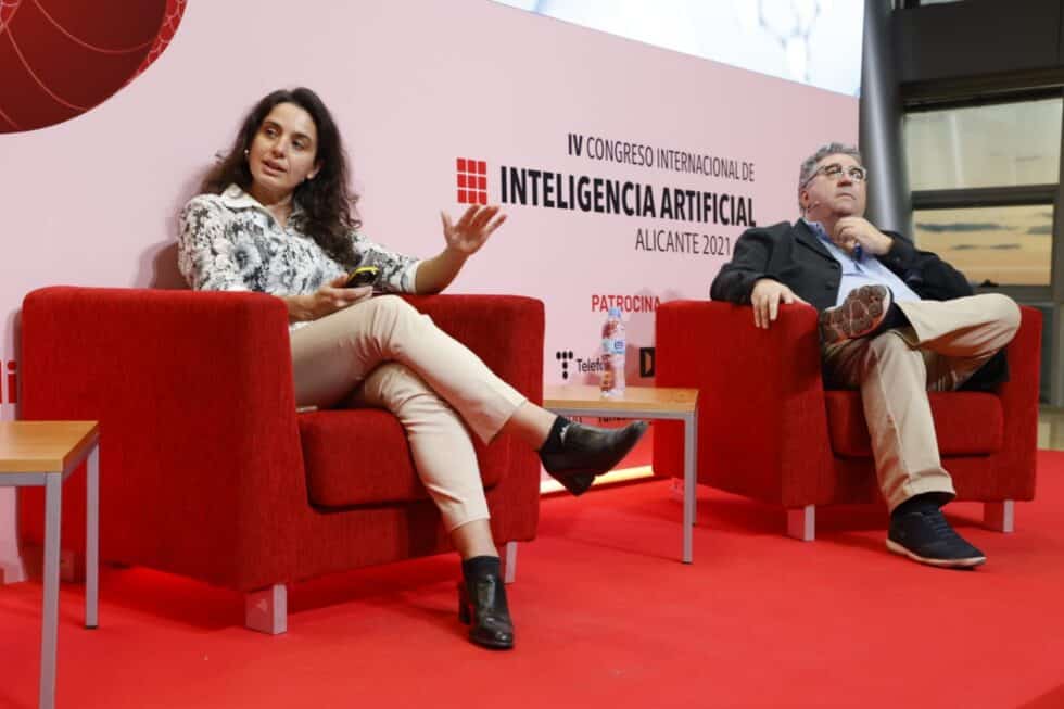 Aurelia Bustos, Co- Founder & CTO Medbravo y Presidenta de AlicanTEC, y Mario Sánchez Gómez, CEO y Fundador de Movsa