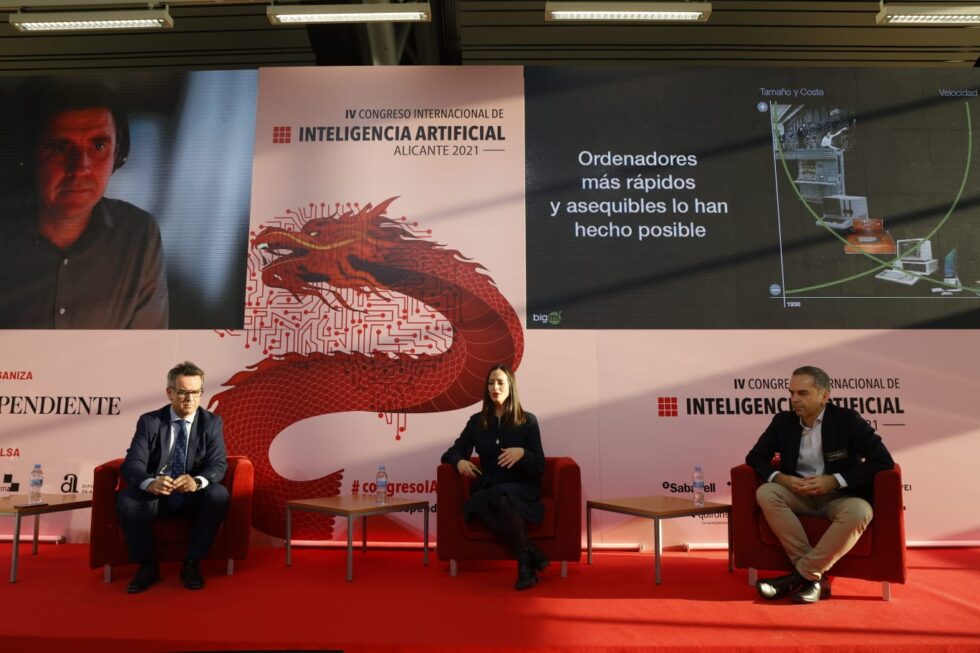 David Pérez, director de Tecnología de SEGITTUR; Carlos Martínez Miguel, Director Global de soluciones y servicios IoT, Big Data e IA en Telefónica Tech; Mª Jesús Alonso, Head of Communications and Events Manager BIGML; y Pablo Sánchez Chillón, Coordinador de Alicante Futura