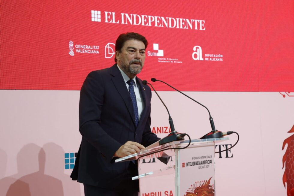 José Luis Barcala, alcalde de Alicante, durante su intervención en el Congreso de Inteligencia Artificial