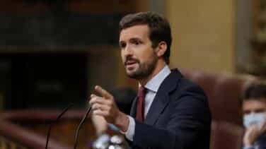 Casado denuncia el "cesarismo" de Sánchez y le acusa de ser "la oveja negra de Europa"