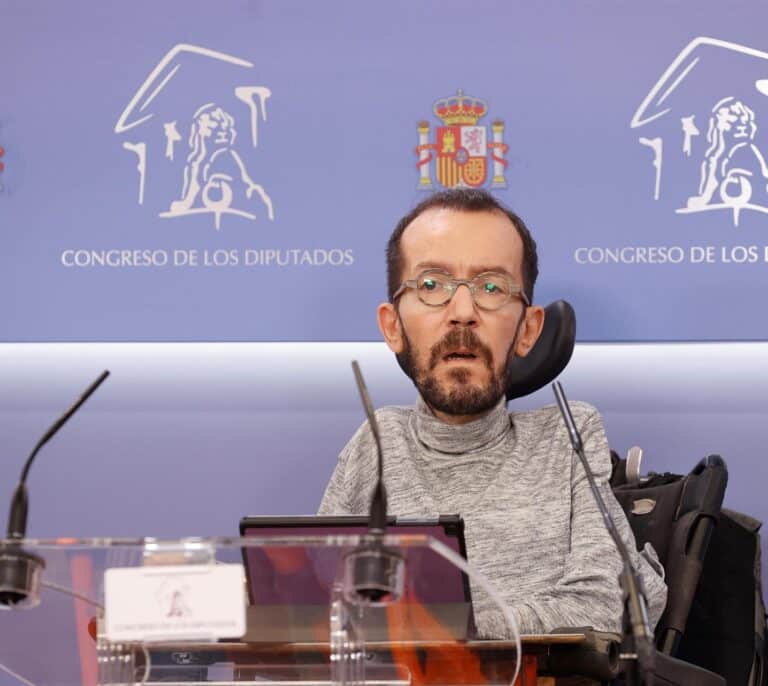 Echenique rechaza hablar de dictadura en Cuba: "No ayuda utilizar palabras gruesas"