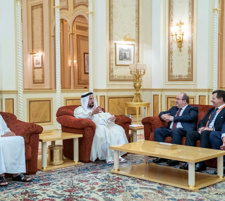 Un desliz del emirato de Sharjah ‘resucita’ a 'Jose Oribes' como ministro de Cultura en vez de Iceta