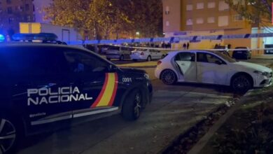 Encuentran a un hombre en el interior de un coche con una herida en la cabeza por arma de fuego en Getafe