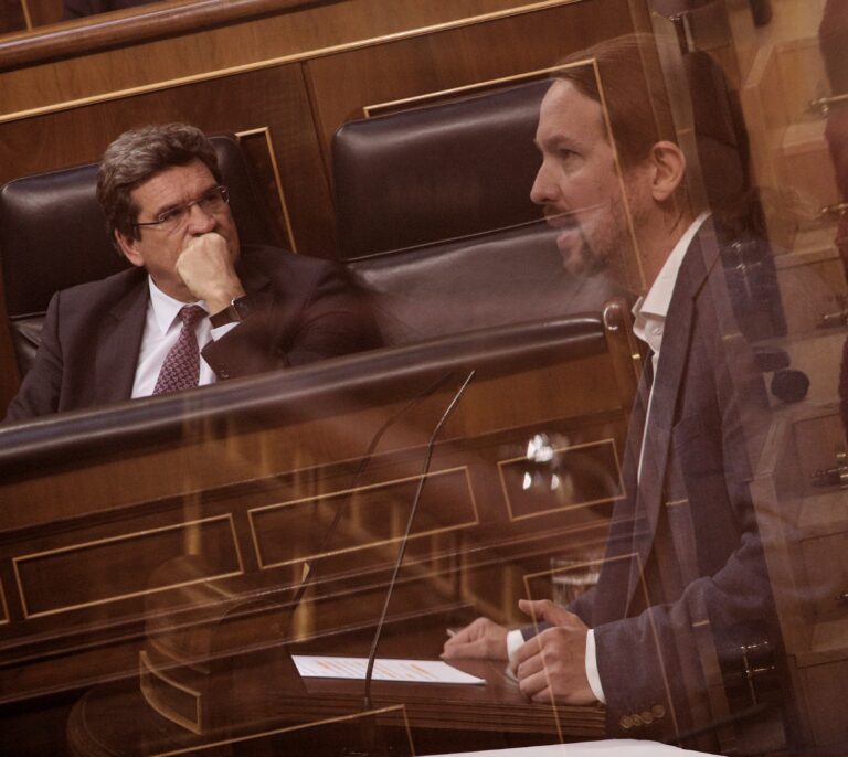 Iglesias y Escrivá se acusan de mentir por la nueva promesa de aumentar los años de cómputo para la jubilación