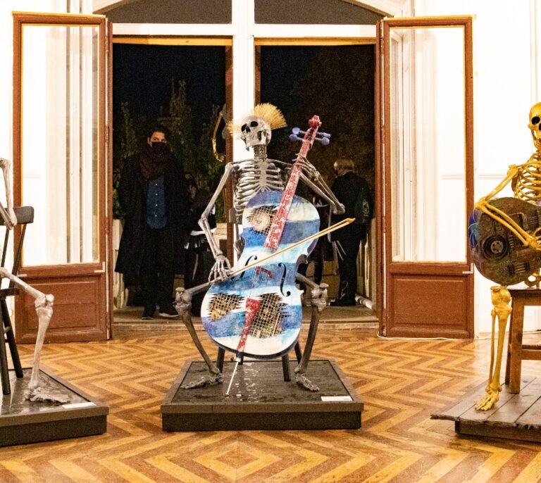 "Pintura sonora": la colorida segunda vida de unos viejos instrumentos
