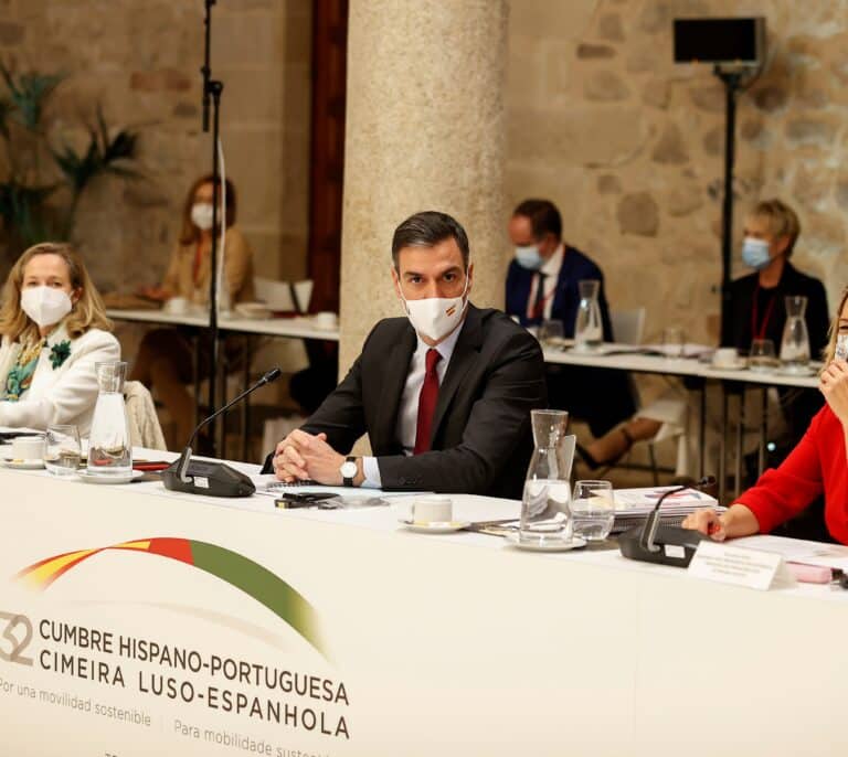 Sánchez reúne este martes a Calviño y Yolanda Díaz para encarrilar la reforma laboral