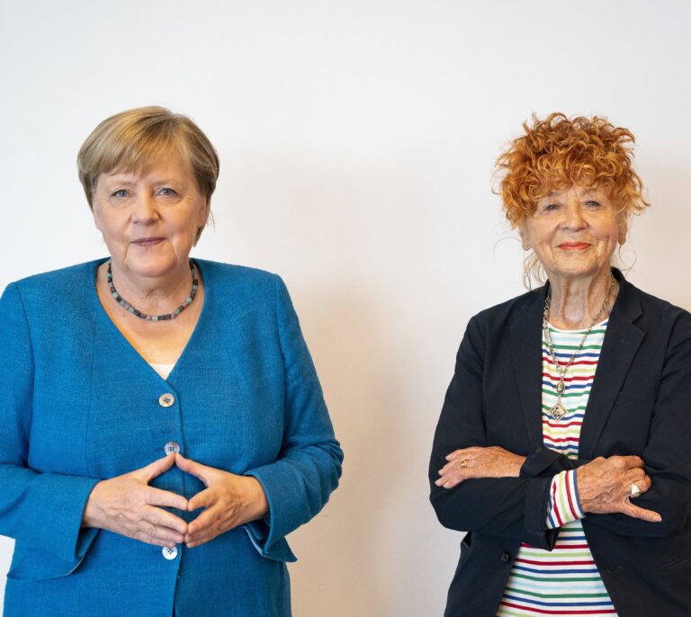 La mirada de Merkel: 16 años en el poder