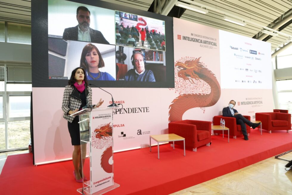 Alberto Gutiérrez, presidente de la Fundación LAB Mediterráneo; Javier Placer, inversor; Olivia Czetwertynski, directora de operaciones de Betahaus; José Carlos Díez, economista; Susana Soler, Directora del Centro de Competencias Tecnológico de Alicante del Banc Sabadell