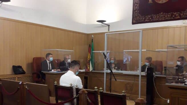 Granada.-Tribunales.-Condenado a once años de prisión por intentar matar a su expareja de varias puñaladas en el Triunfo Condenado a once años de prisión por intentar matar a su expareja de varias puñaladas en el Triunfo.
