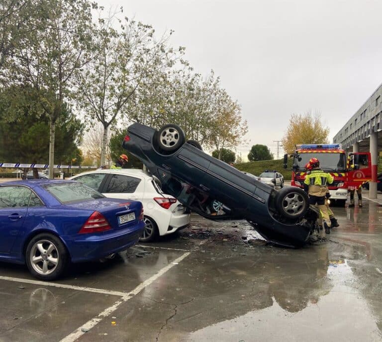 Atendida una mujer tras caer con su coche de una planta a otra del parking del Río Hortega de Valladolid