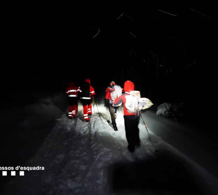 Localizan vivo y "enterrado bajo la nieve" al hombre desaparecido el domingo en Setcases (Girona)
