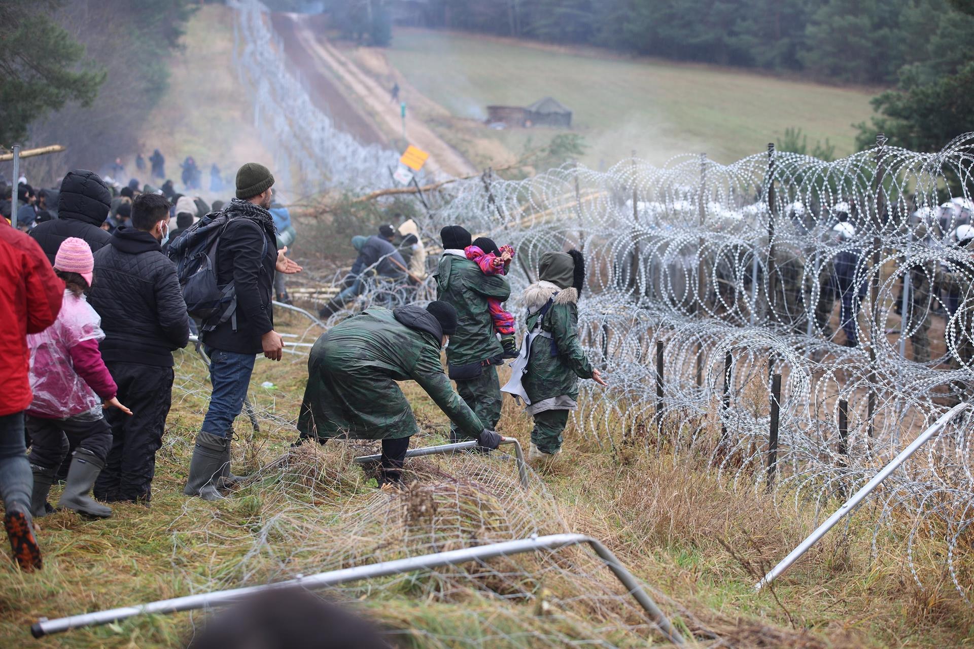 Migrantes en la frontera entre Polonia y Bielorrusia.
